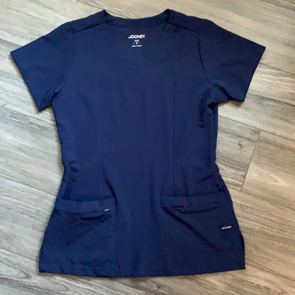 Jockey scrub top